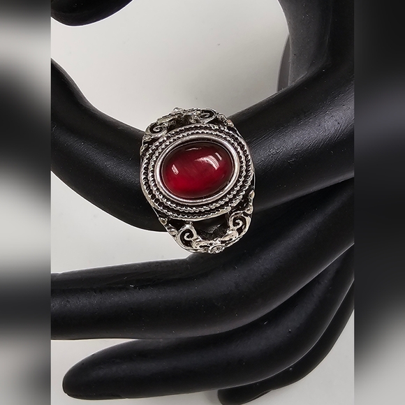 Lucky Brand Jewelry - Elegant Silver and Red Gemstone Ring